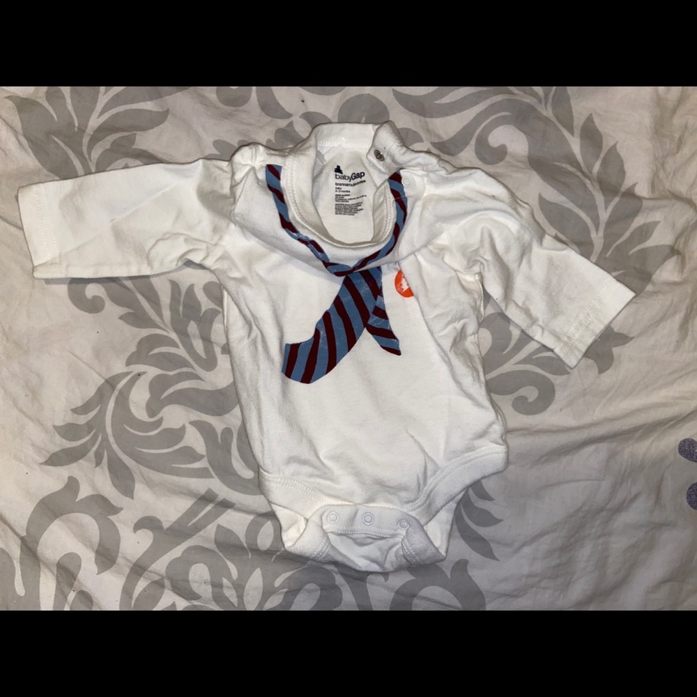Baby gap onesie